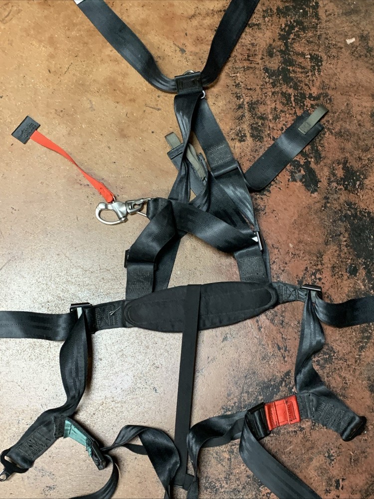 SCHROTH RACING 6-POINT HARNESS