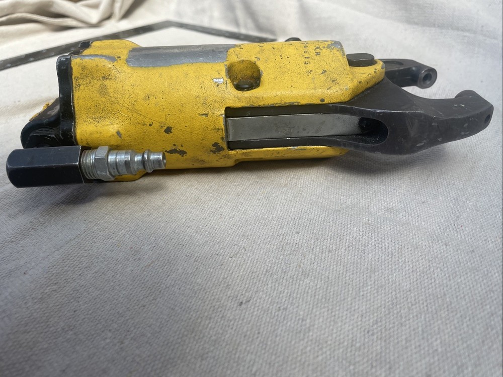 U.S Industrial Pneumatic Tandem Rivet squeezer