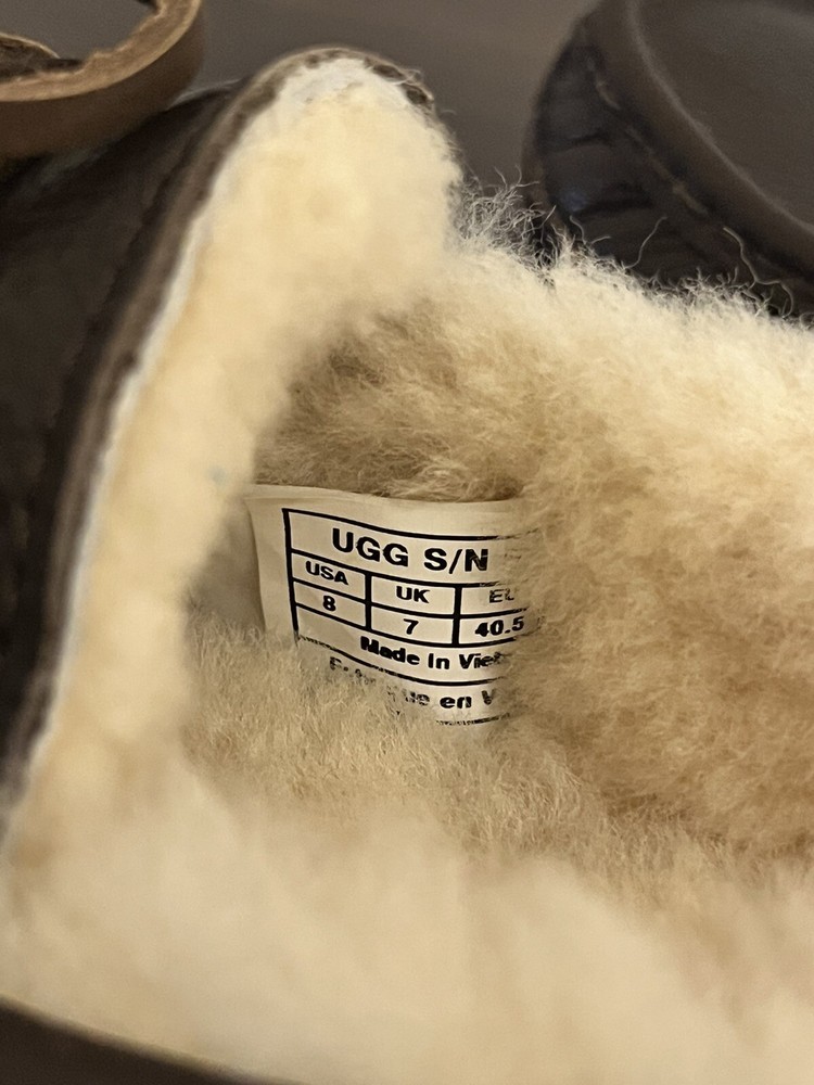 uggs slippers size 8