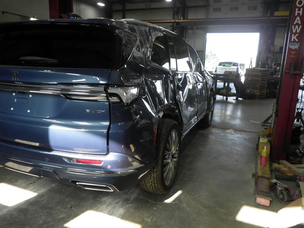 2025 Enclave Avenir Lower Air Shutter