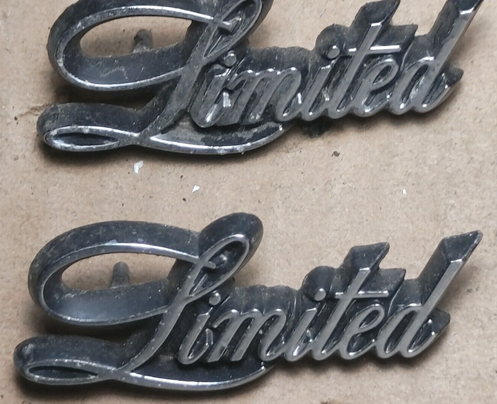 (2) BUICK REGAL LIMITED INTERIOR DOOR EMBLEMS 3071073 (5579}
