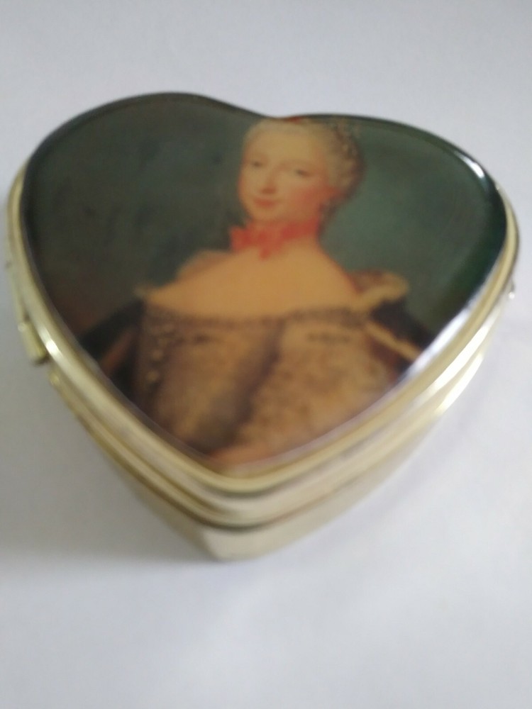 polished brass Marie Antoinette mirrored compact