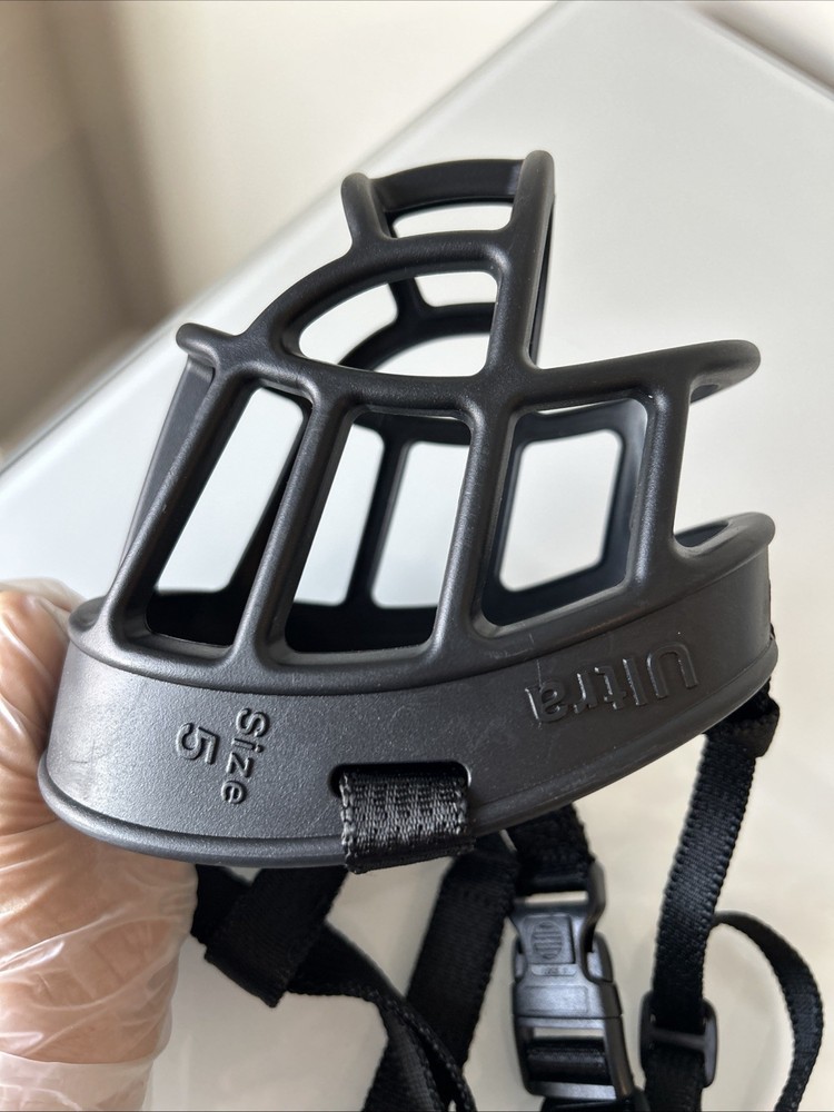 Baskerville Ultra Muzzle Black Size 5 New, Open Bag