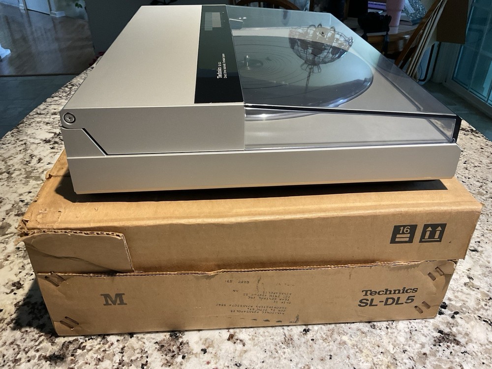Technics Direct Drive Automatic Linear Tracking Turntable System SL-DL5