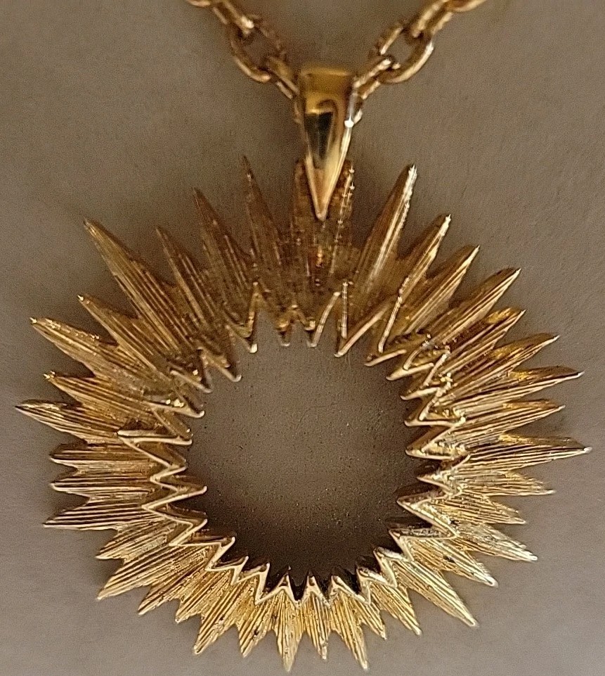 Vintage Signed Pat Pend Sarah Cov Outer Spa E Pendant With Chain