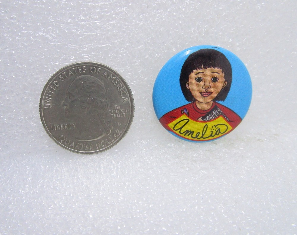 Amelia Marissa Moss Button Pin
