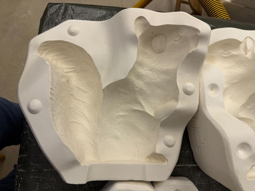 VINTAGE SCIOTO CERAMIC MOLD #S-2073 A & B SITTING SQUIRREL