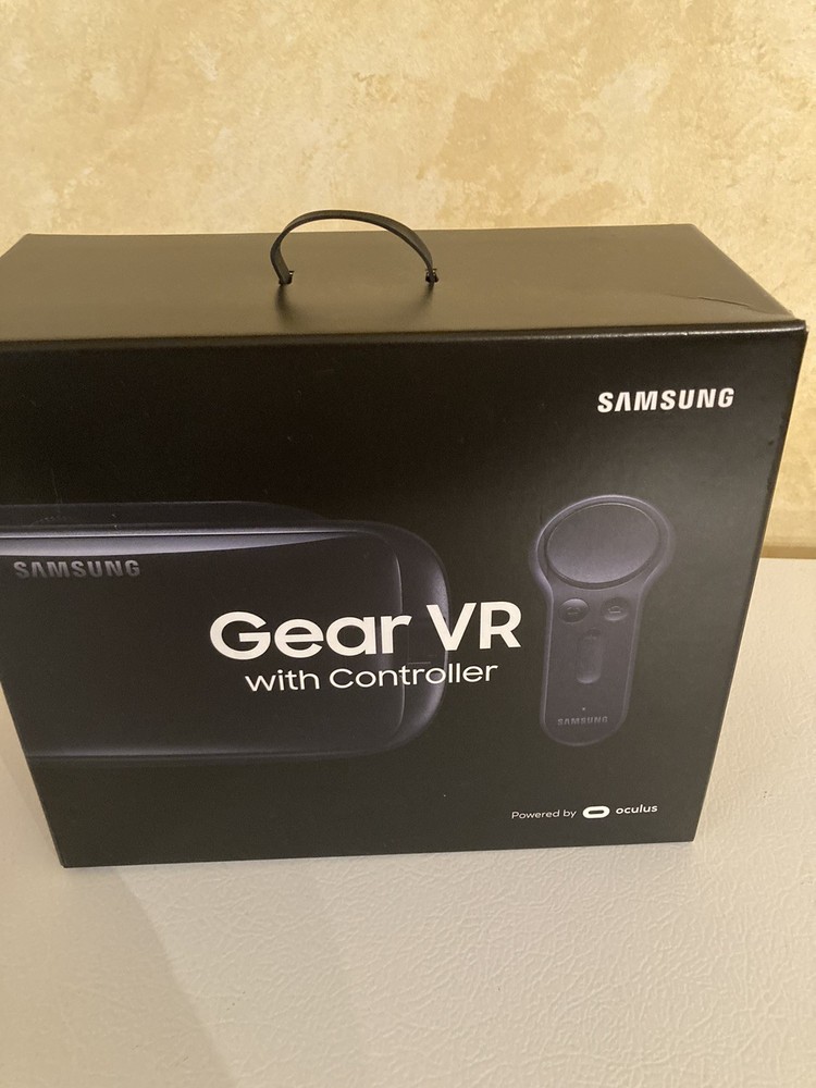 SAMSUNG GALAXY Gear VR Oculus Virtual Reality Headset w/ Controller, New