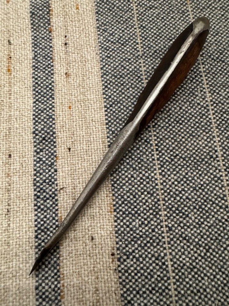 Perfect Handle Old Split Wood Screwdriver - Small - Unmarked Old
