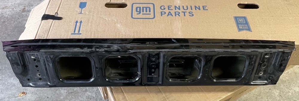 2022 GMC Multi Pro Tailgate Upper Portion. Needs Repaired, Missing Letters.