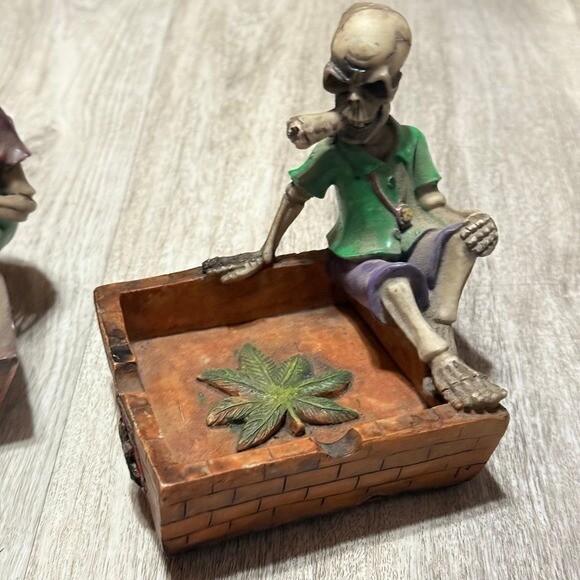 Resin skull plant decor buds tray bundle