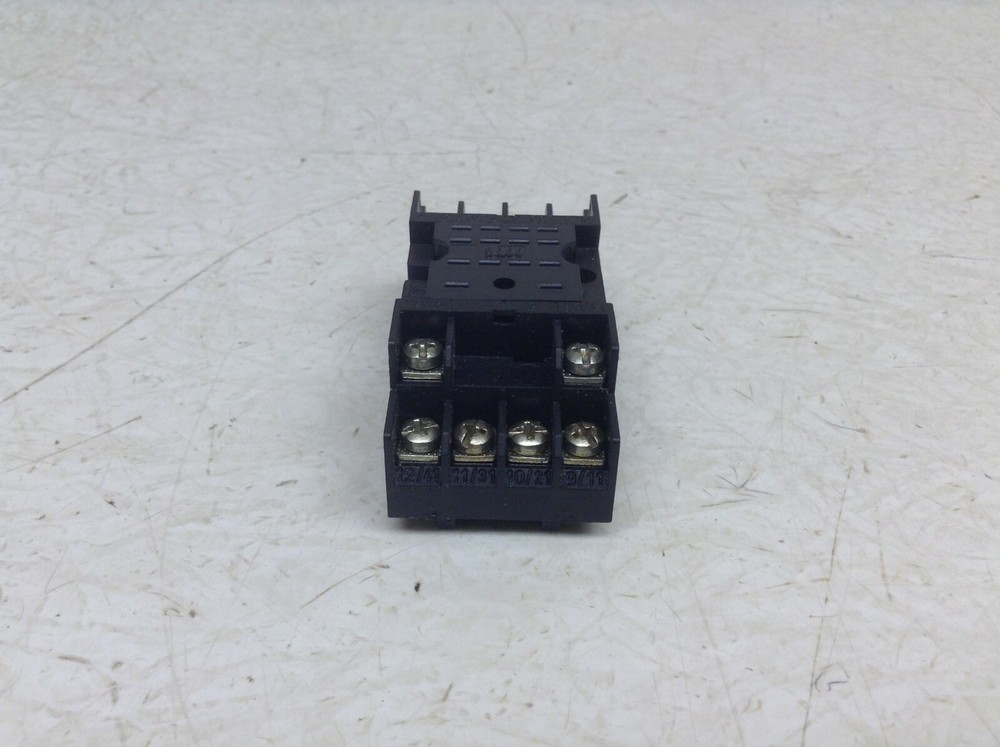 Finder 94.44 Relay Base 9444