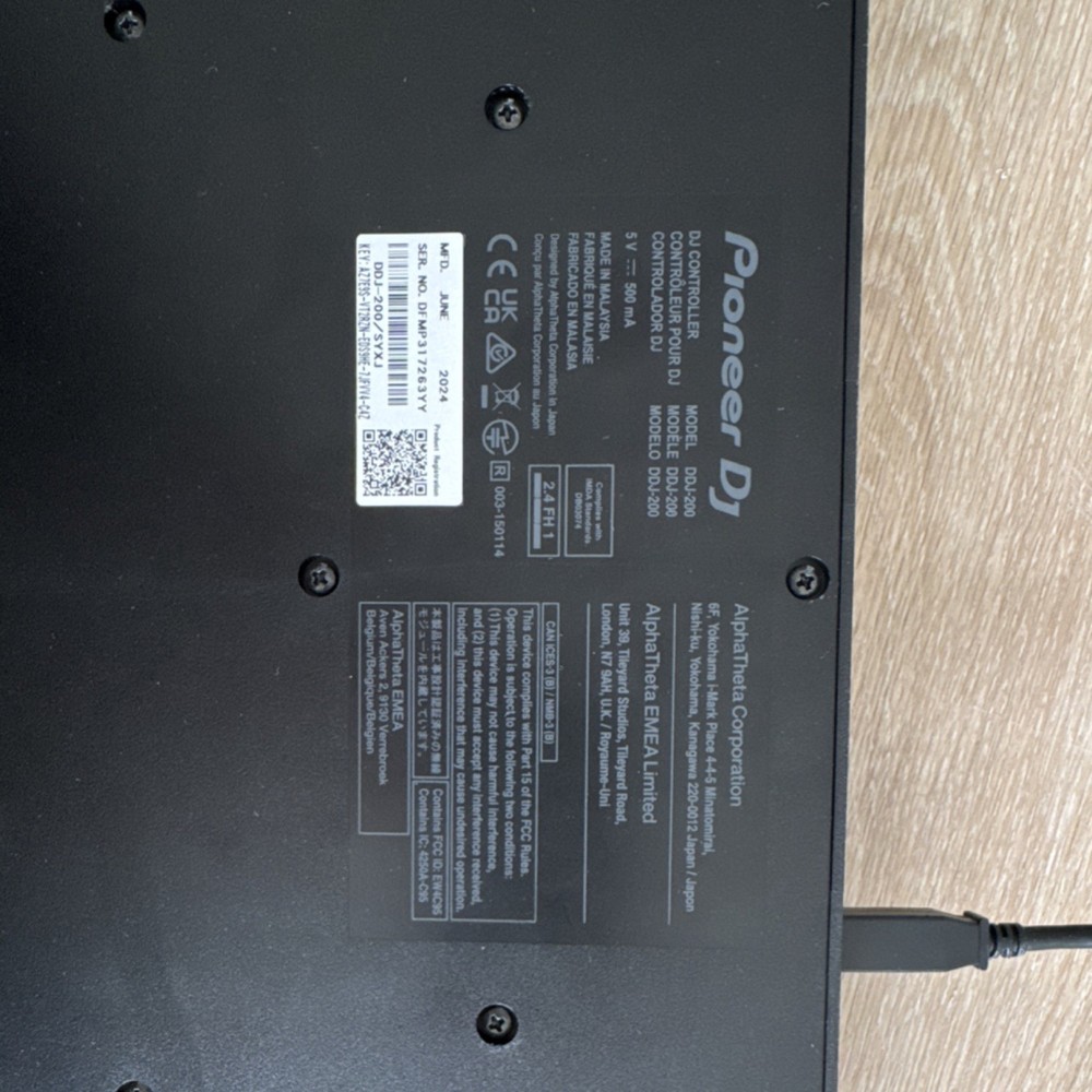 Pioneer DJ DDJ-200 Double Deck Controller, Performance Pads, Black