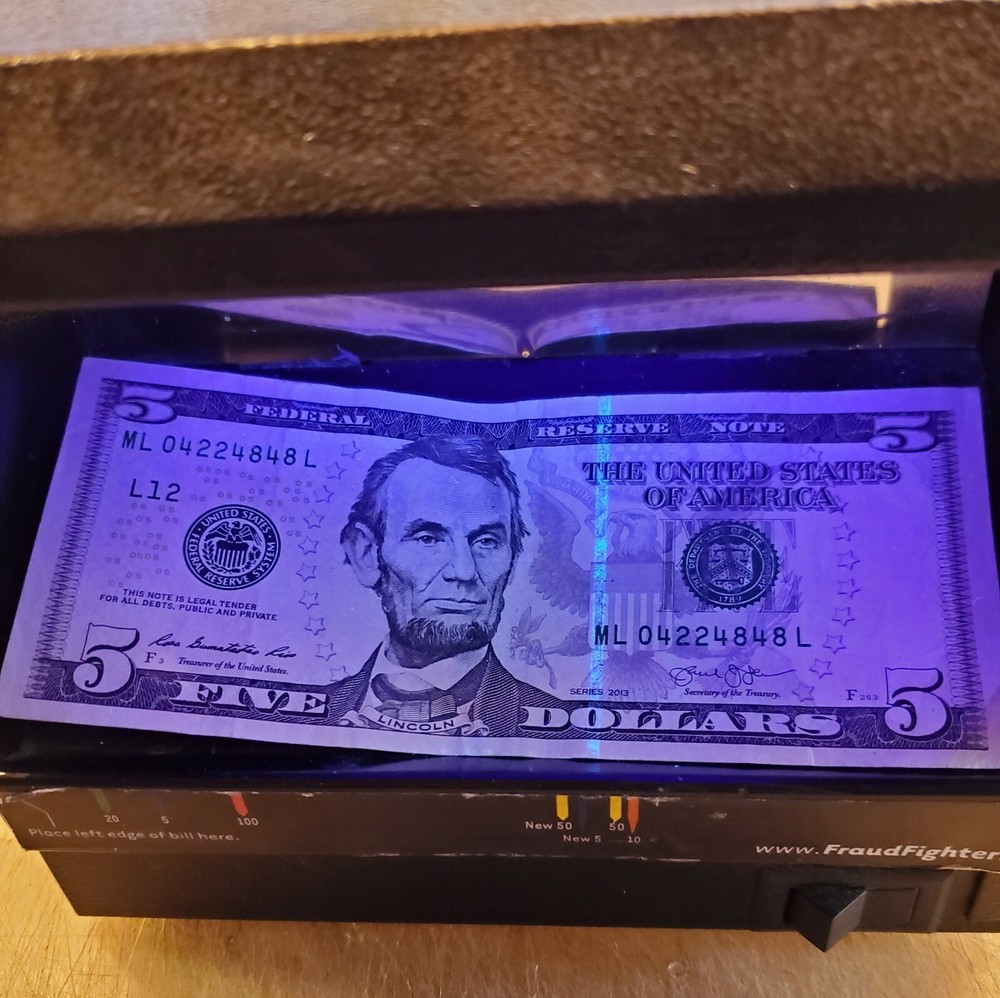 Fraud Fighter UV Counterfeit Detector