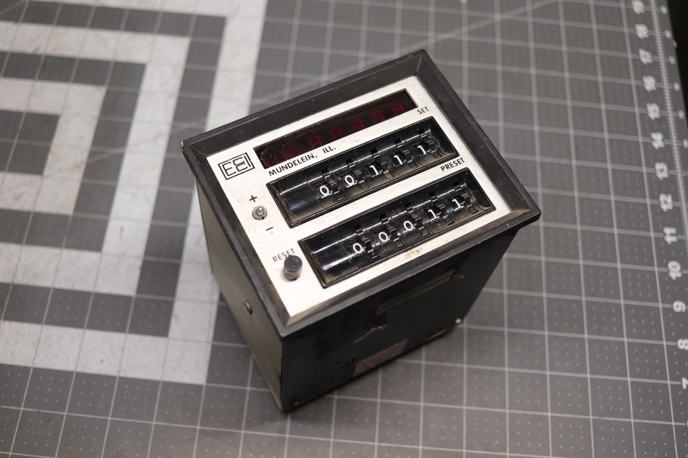 ECCI Electronic Counters & Controls Inc. MBL125S .01 electronic counter