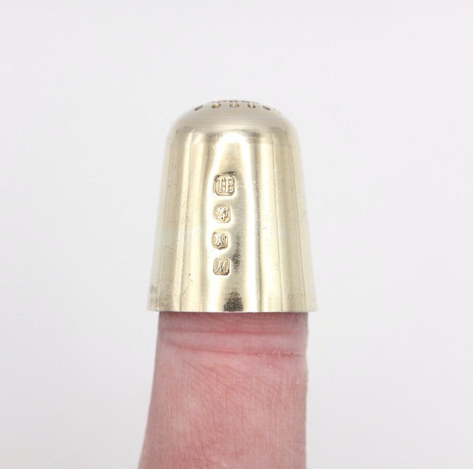 Hallmarked Sterling Silver Gilt Thimble Edinburgh 1986 ,Queen's Beasts