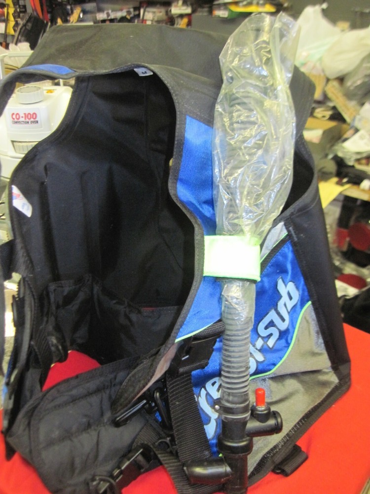 CRESSI-SUB ACQUAPRO 3 Buoyancy Compensator Size: MEDIUM