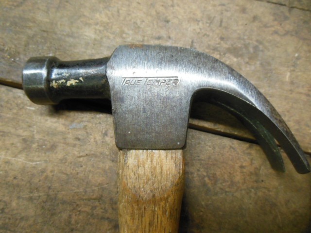 vintage True Temper light duty 8oz curve claw hammer old carpenter tool