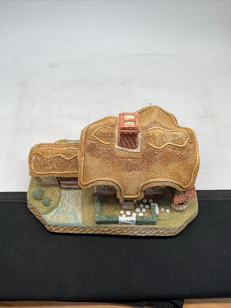 Fair - Well - 2002 David Winter Cottages - Includes Original Box & COA