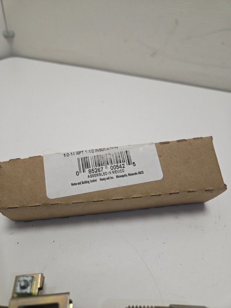 Honeywell 121371A Clip And Copper Well Assembly