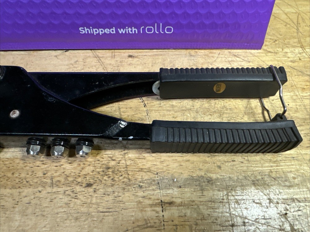 Pop Rivet Gun, with 4 Interchangeable sizes of tips