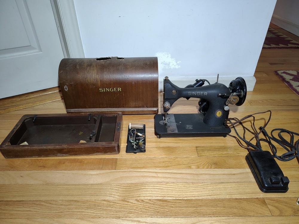 Singer 1950 #128 Sewing Machine /Working With Case