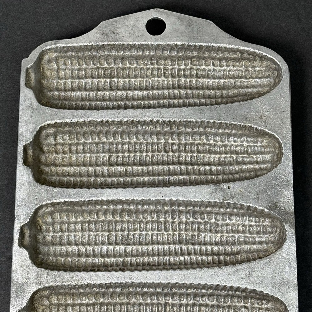 ST LOUIS CORNBREAD PAN Leiter Products Crispy Corn Stick Pan Cornbread Aluminum
