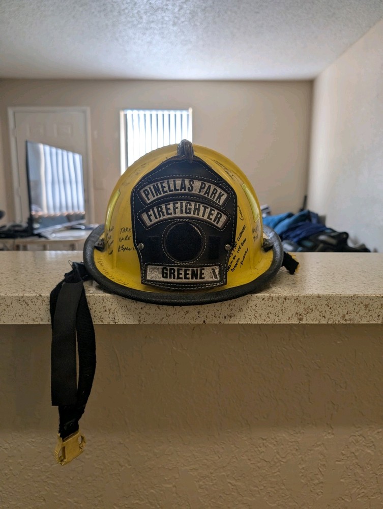 Cairns 1044 Firefighter Helmet.