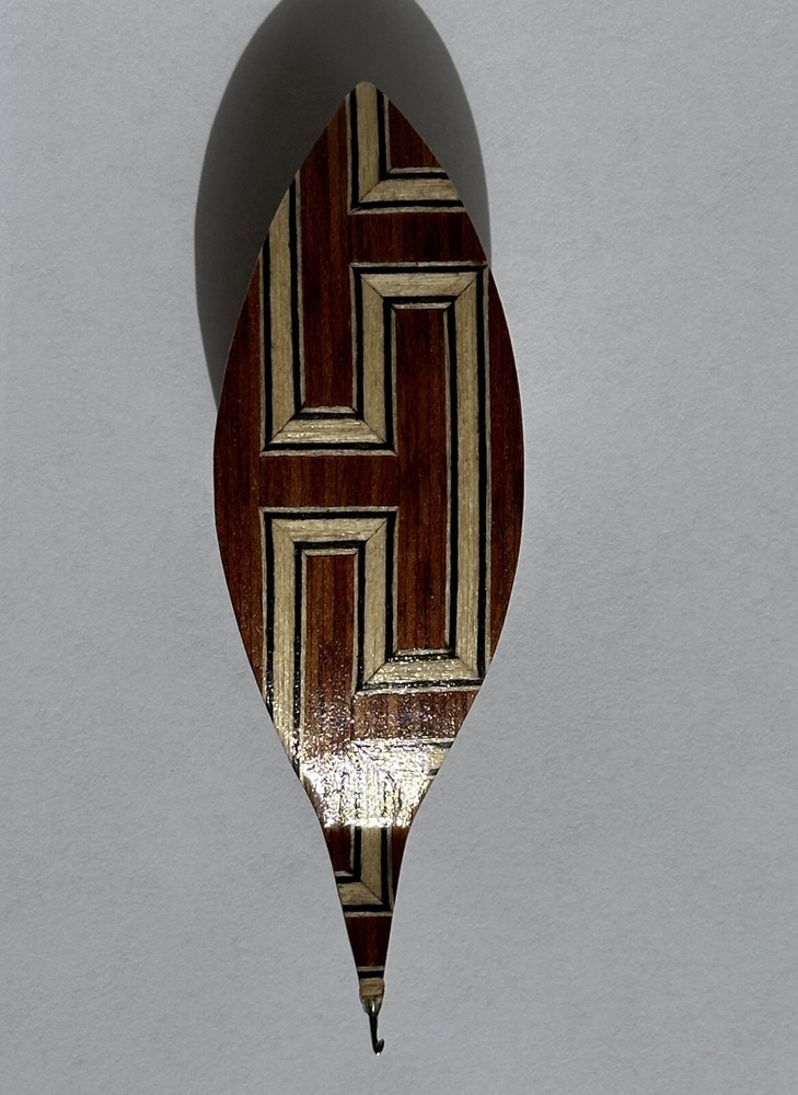 Tatting shuttle with Greek pattern inlay 0.75 hook 3" long