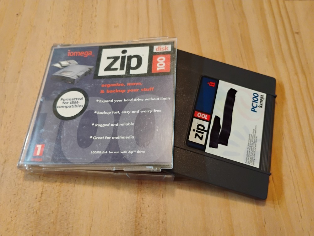 Iomega Zip 100MB Disk - 100MB PC format ZipDrive disk [VINTAGE retro tech]