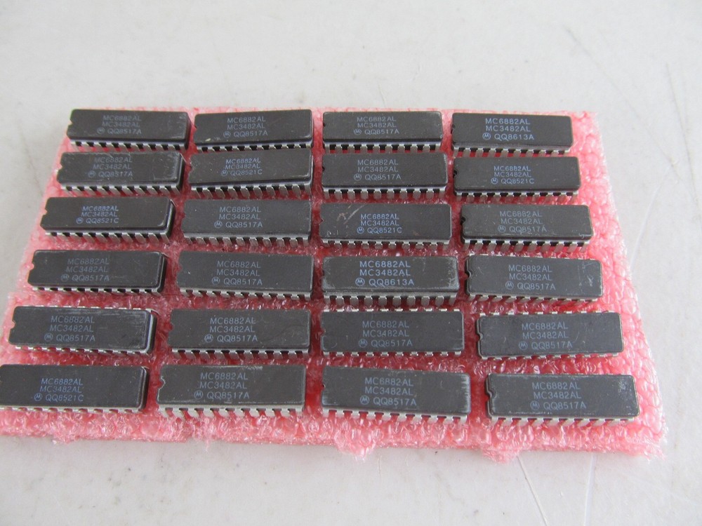 24x MC6882AL MOTOROLA CERAMIC IC