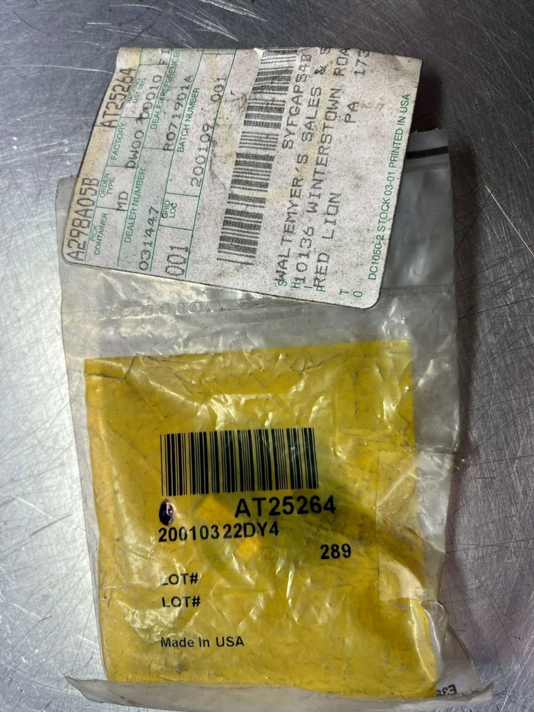 AT25264 Genuine OEM John Deere FITTING