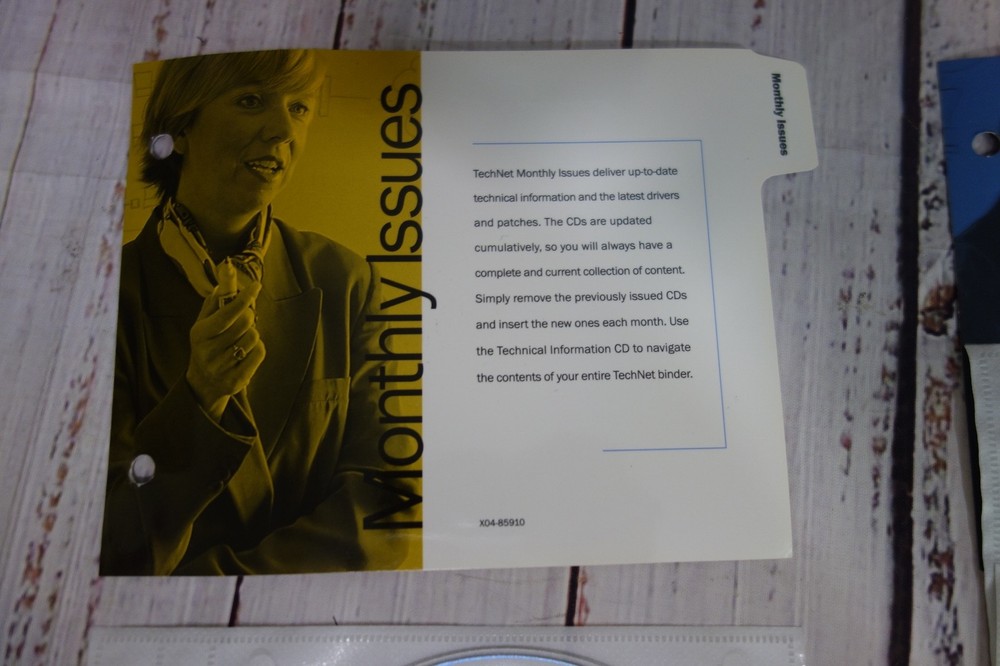 Vintage Microsoft TechNet Plus CD Subscription With Binder 45 CDs 1999-2000