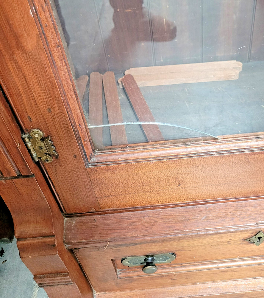 ANTIQUE WALNUT EASTLAKE VICTORIAN BOOKCASE