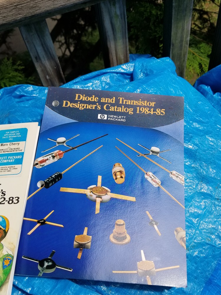 2 VINTAGE ELECTRONICS BOOKS HEWLITT PACKARD DIODE TRANSISTOR CATALOG 1982 , '84