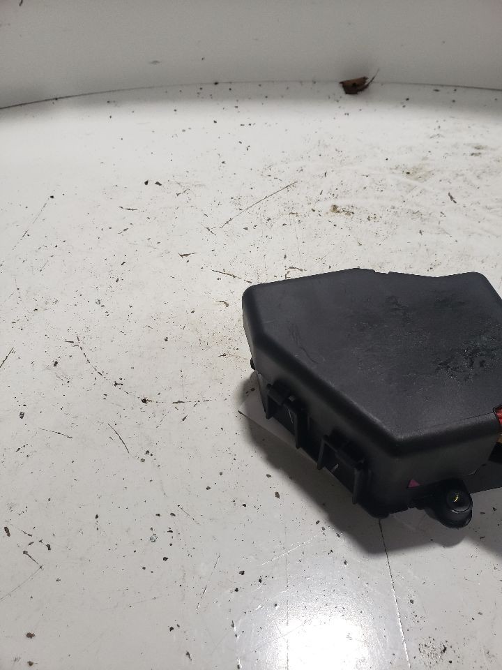 Used Fuse Box Engine fits: 2003 Volkswagen Jetta engine compartment Grade A
