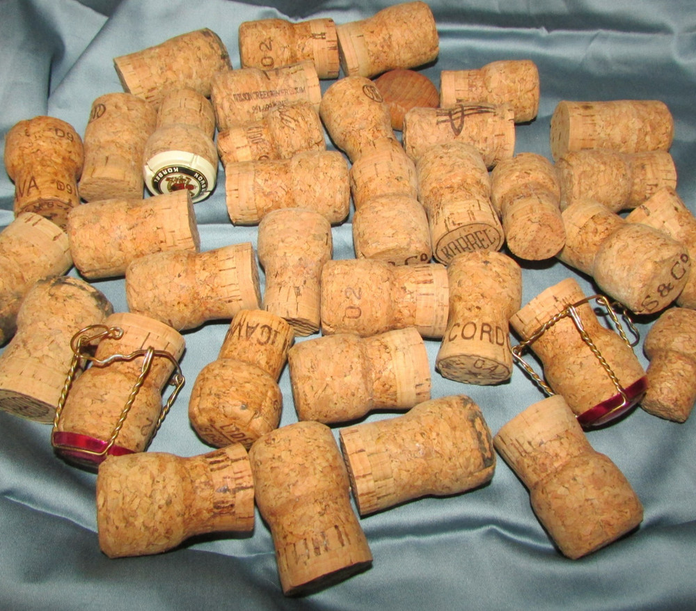 champafgne CORKS mixed brands for crafts 10 for $2 (bag bdrm)