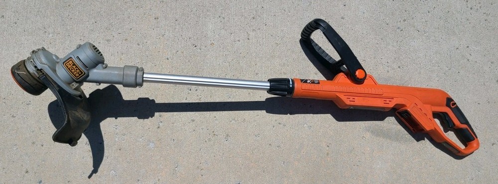 Black & Decker LST300 20V Max 12'' Cordless String Trimmer Tool Only (TESTED)