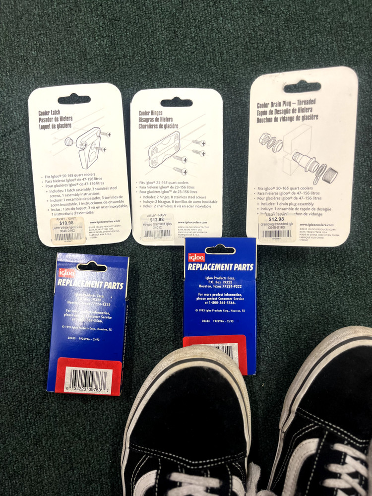 Genuine IGLOO - cooler hinges replacement - includes 2 hinges + 8 screws