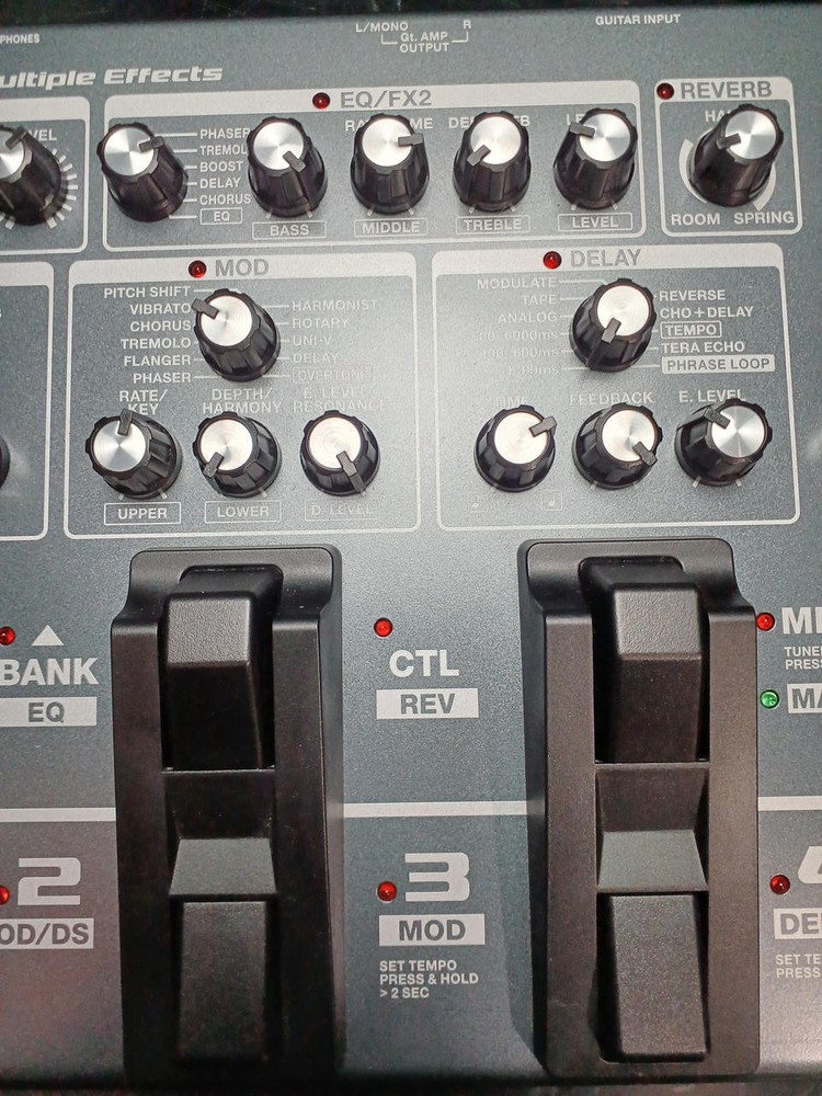 BOSS ME‑80 Guitar Multi‑Effects Processor w/ Power Cable & Case – Tested