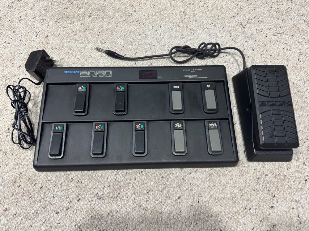 ZOOM 9150 Valve DSP Multi-Effect Processor with Zoom 8050 MIDI Foot Controller