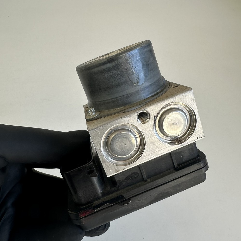 Royal Enfield Interceptor 650 2020 ABS pump modulator controller block unit