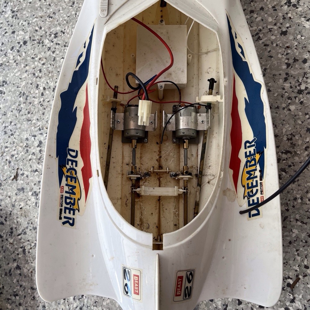 Vintage Super Power Wingrush R/C Speed Boat With Remote Control Untested