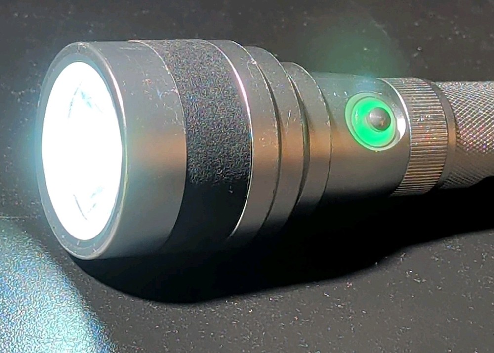 Mares EOS 32 LRZ Rechargeable Diving Flashlight +2 New 6200mAh Batteries