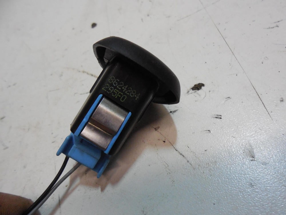01-04 Volvo S60 Alarm Indicator Light 8624284