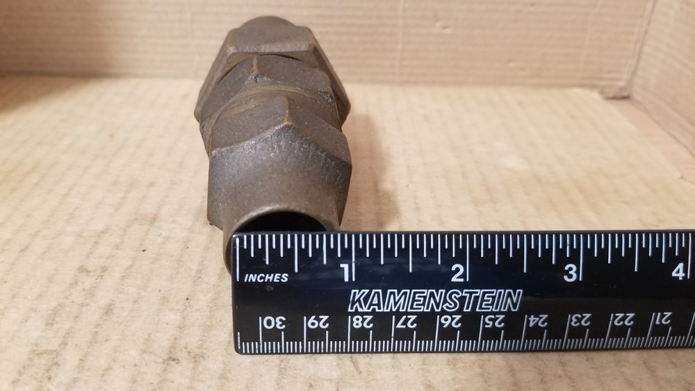 Mueller Straight Coupling with threaded Copper Flare Nut