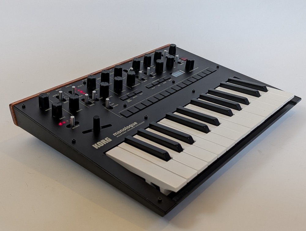 KORG Monologue Mono 25 Key 16 Step Sequencer Synth - WITH DECKSAVER! - CLEAN!