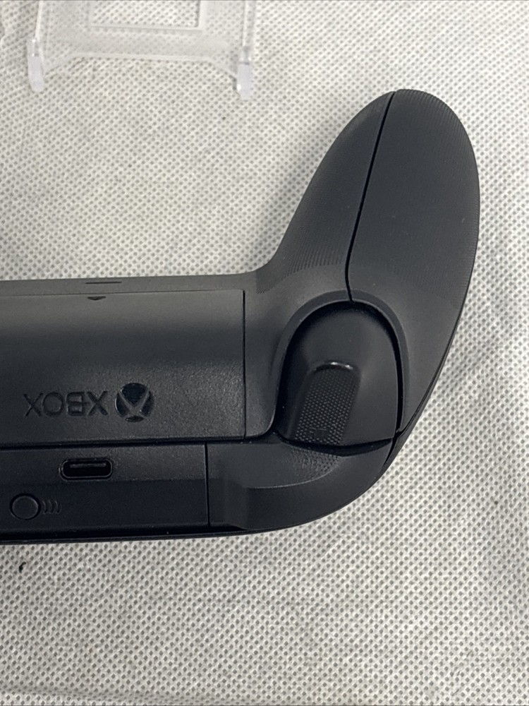 Microsoft Xbox Series X|S Wireless Controller - Model 1914 - Black