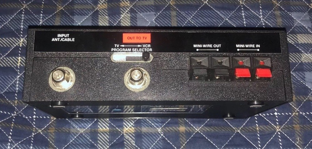 Rabbit VCR Transmitter Multiplying System Vintage Model # R-8000 1985 VHS Beta!!