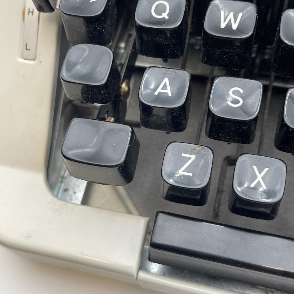 Remington Performer Sperry Rand Typewriter Keys Move Smooth